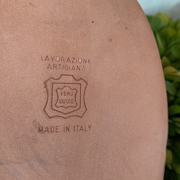 MANOLO BLAHNIK THONG SANDALS 2 INCH KITTEN HEEL EMBELLISHED WITH CORAL BEADS - Picture 15 of 17